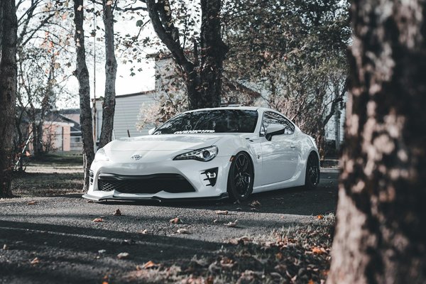 How can AI-driven chatbots provide mental health support in crisis situations?